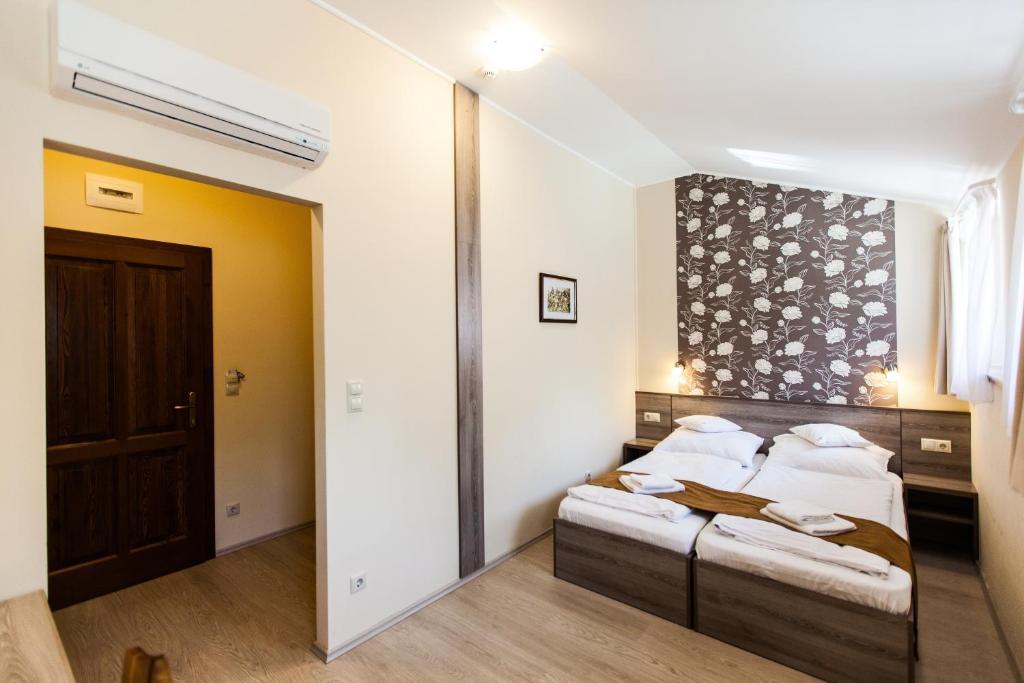 Bed and Breakfast Piroska Csárda és Panzió à Siófok Extérieur photo