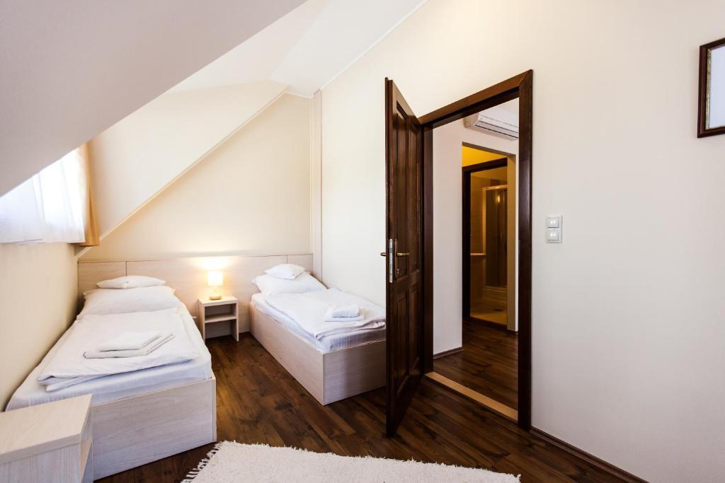 Bed and Breakfast Piroska Csárda és Panzió à Siófok Extérieur photo