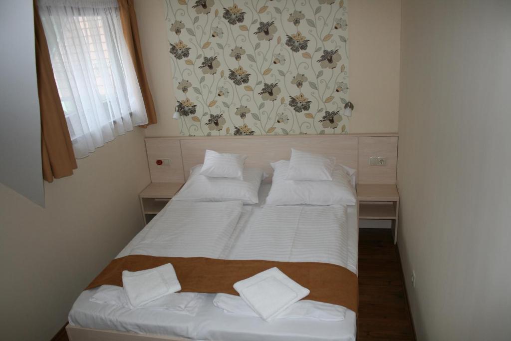 Bed and Breakfast Piroska Csárda és Panzió à Siófok Extérieur photo