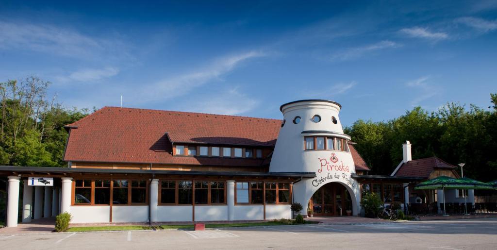 Bed and Breakfast Piroska Csárda és Panzió à Siófok Extérieur photo